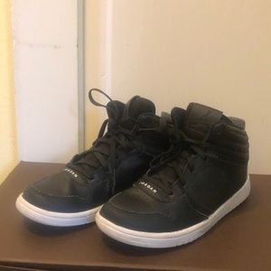 Michael Jordan Mid Basketball Shoes (Kids)